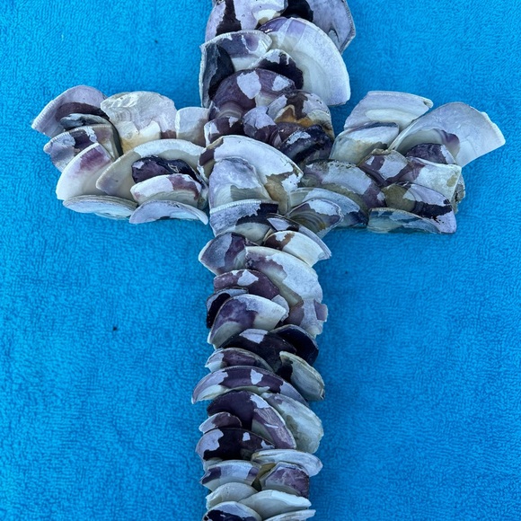 Unique Shell Cross - Picture 2 of 2